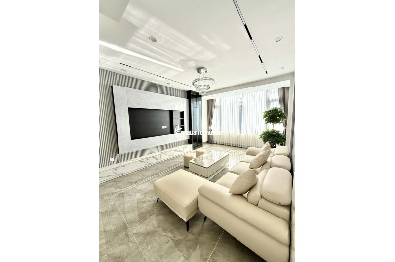 BÁN NHÀ PHÔ NGÔ GIA TỰ - LONG BIÊN, 6 TẦNG THANG MÁY, GARA Ô TÔ, KINH DOANH. GIÁ 11,5 TỶ